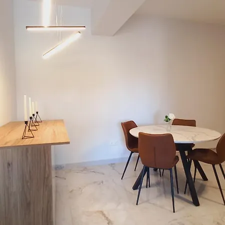 Trendy-2br Center